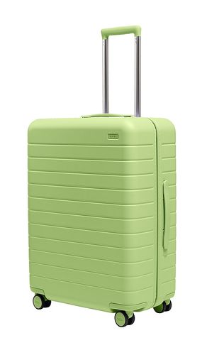 Away The Medium Suitcase in Olive - Away - Modalova