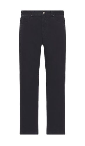 Washed Stretch Twill Regular Fit Trouser in Navy. - size 30 (also in 32, 34) - Barbour - Modalova