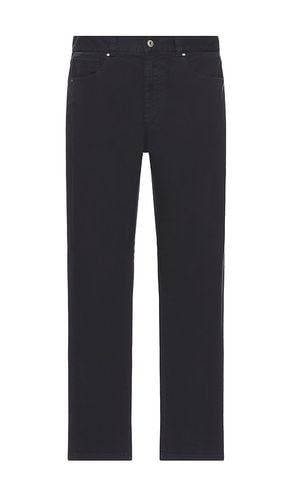 Washed Stretch Twill Regular Fit Trouser in Navy. - size 30 (also in 32, 36) - Barbour - Modalova