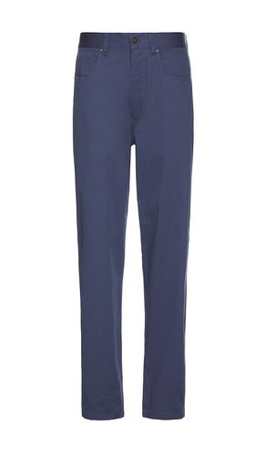Lightweight Stretch Chino in Blue. - size 30 (also in 32, 34) - Barbour - Modalova