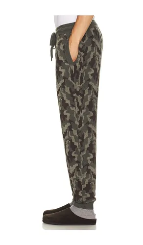 Cozychic Ultra Lite Camo Jogger in Green. - size L (also in M, S, XL/1X) - Barefoot Dreams - Modalova