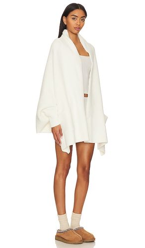 CozyChic Blanket Wrap in - Barefoot Dreams - Modalova