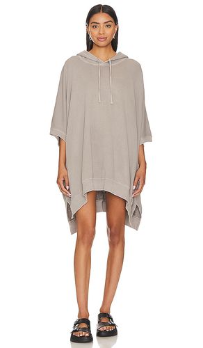 California Cozy Poncho in Grey - Barefoot Dreams - Modalova