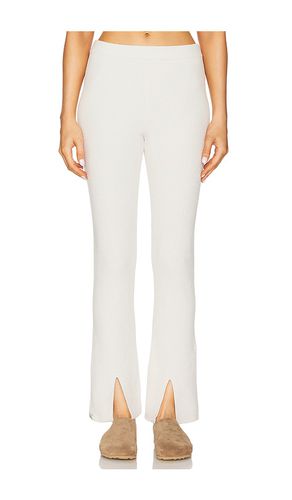 CozyChic Ultra Lite Front Slit Pant in Cream. - size L (also in M, S, XL, XS) - Barefoot Dreams - Modalova