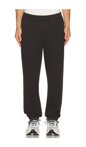 LuxeFleece Jogger in . Size S. Also in XL/1X - Beyond Yoga - Modalova