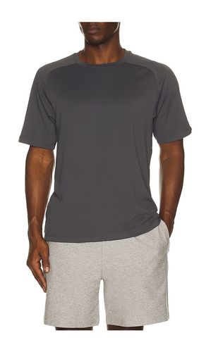 All in Active Tee in . Size M. Also in S, XXL/2X - Beyond Yoga - Modalova