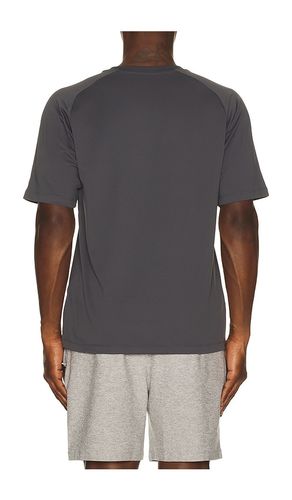 All in Active Tee in . Size L. Also in M, S, XXL/2X - Beyond Yoga - Modalova