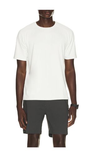 All in Active Tee in . Size S. Also in M, L, XL/1X, XXL/2X - Beyond Yoga - Modalova