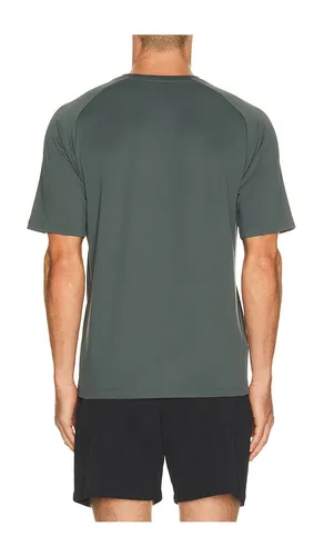 All in Active Tee in Army. - size L (also in M, S, XL/1X, XXL/2X) - Beyond Yoga - Modalova