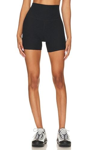 Keep Pace Biker Short in Black. - size L (also in M, S, XL, XS) - Beyond Yoga - Modalova