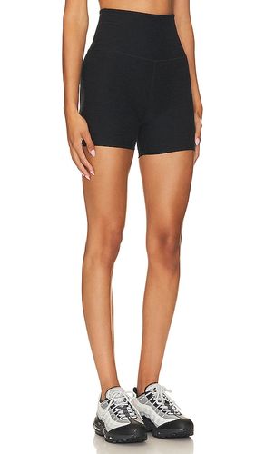 Keep Pace Biker Short in . Size L. Also in M, S, XL, XS - Beyond Yoga - Modalova