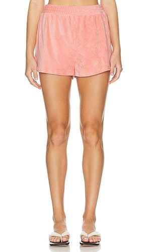 Tropez Sweatshort in Blush. - size L (also in M, S, XL, XS) - Beyond Yoga - Modalova