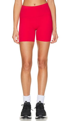 Powerbeyond Strive Biker Short in Red. - size L (also in M, S, XS) - Beyond Yoga - Modalova