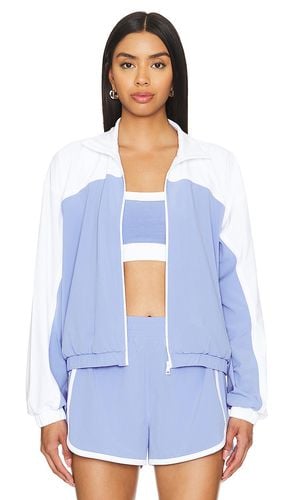 Go Retro Colorblock Jacket in Baby Blue. - size L (also in M, S, XS) - Beyond Yoga - Modalova