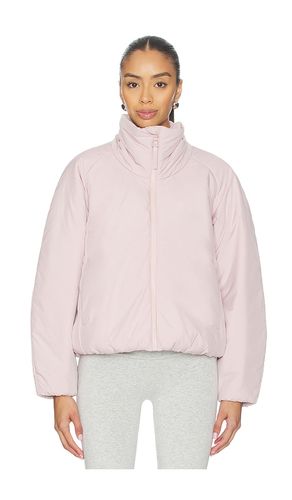Warm Up Puffer Jacket in . Size M. Also in S, XL - Beyond Yoga - Modalova