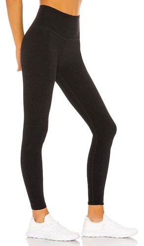 Take Me Higher Legging in . Taglia L. Also in M, XS - Beyond Yoga - Modalova