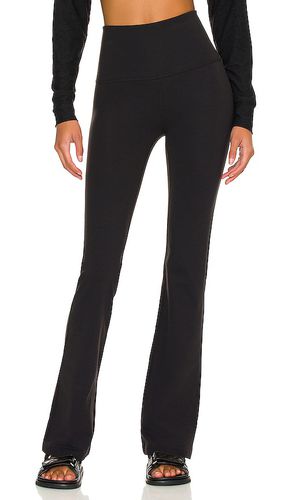 High Waisted Practice Pant in Black. - size M (also in S) - Beyond Yoga - Modalova