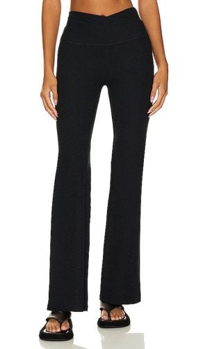 At Your Leisure Bootcut Pant in . Size M, S, XS - Beyond Yoga - Modalova
