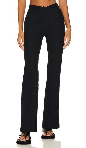 At your leisure bootcut pant in color black size L in - Black. Size L (also in M, S, XS) - Beyond Yoga - Modalova