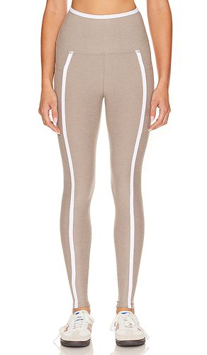 Spacedye new moves high waisted midi legging en color taupe talla S en & - Taupe. Talla S (también en XL, XS - Beyond Yoga - Modalova