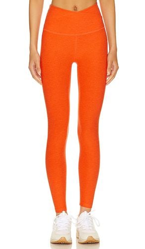 Spacedye at your leisure high waisted midi legging en color naranja talla M en - Orange. Talla M (tamb - Beyond Yoga - Modalova