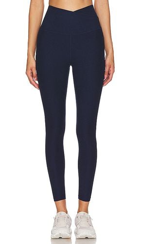 Spacedye at your leisure midi legging en color azul marino talla M en - Navy. Talla M (también en S, XL, XS) - Beyond Yoga - Modalova