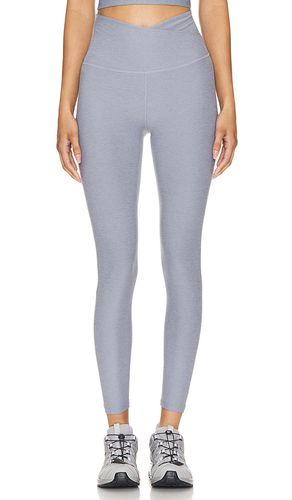 Leggings midi spacedye at your leisure en color gris talla M en - Grey. Talla M (también en L, XL) - Beyond Yoga - Modalova