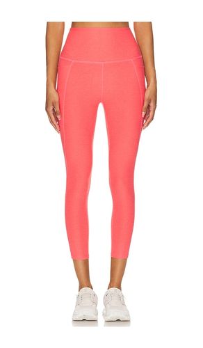 Spacedye Out Of Pocket High Waisted Capri Legging in Coral. - size L (also in XS) - Beyond Yoga - Modalova