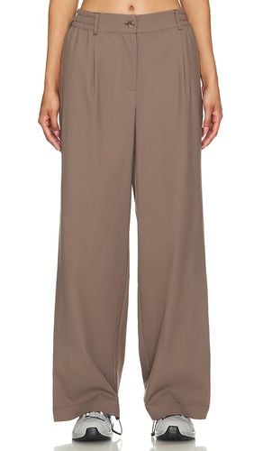 Status Trousers in Brown. - size L (also in M, S) - Beyond Yoga - Modalova