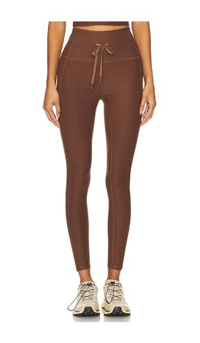 Spacedye Go Pocket Midi Legging in Brown. - size L (also in M, S, XS) - Beyond Yoga - Modalova