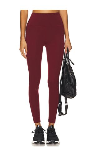 Powerbeyond Strive Midi Legging in Burgundy. - size L (also in M, XL, XS) - Beyond Yoga - Modalova