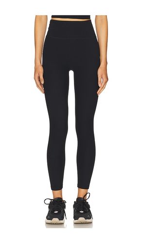 Impulse Midi Legging in Black. - size M (also in S, XS) - Beyond Yoga - Modalova