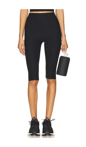 High Waisted Pedal Pusher Legging in Black. - size L (also in M, S, XS) - Beyond Yoga - Modalova