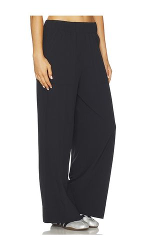 Easy Wide Leg Pant in . Taglia S. Also in M - Beyond Yoga - Modalova