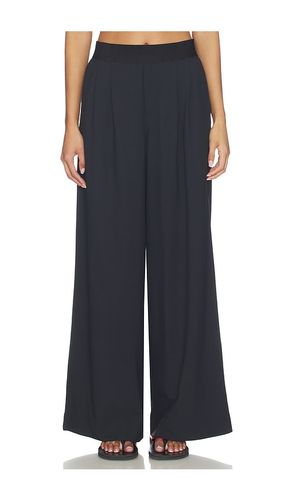Exposed Elastic Trousers in . Size L. Also in M, S, XS - Beyond Yoga - Modalova