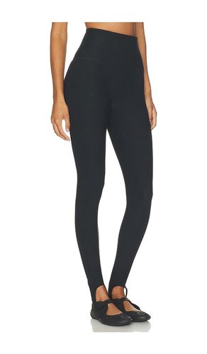 STIRRUP HIGH WAISTED LEGGING SPACEDYE in . Größe L. Also in M, S, XS - Beyond Yoga - Modalova