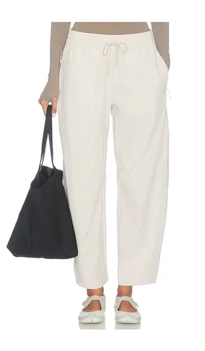 Peak Barrel Leg Pant in . Size L. Also in M, S - Beyond Yoga - Modalova