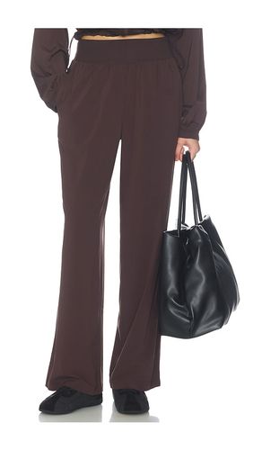 Move Free Pant in . Size L. Also in M, S - Beyond Yoga - Modalova