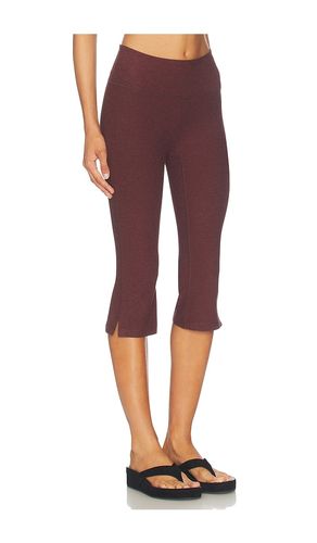 Spacedye Mid Rise Slit Pedal Pusher Legging in Brown. - size L (also in M, S, XS, XXS) - Beyond Yoga - Modalova