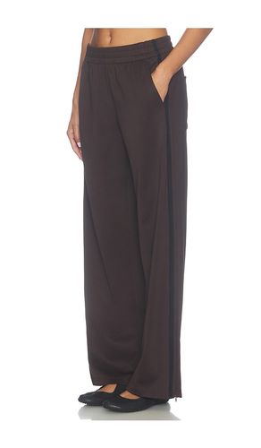 That Tracks Pant in . Taglia XS. Also in S, M, L - Beyond Yoga - Modalova