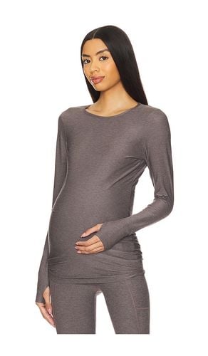 Featherweight Count On Me Maternity Crew Pullover Top in Grey. - size L (also in M, S, XL, XS) - Beyond Yoga - Modalova