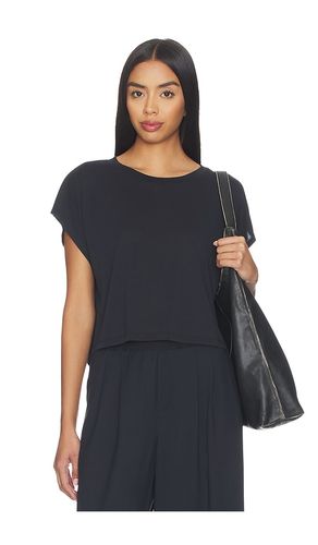Studio Luxe Cropped Tee in . Size M. Also in S - Beyond Yoga - Modalova