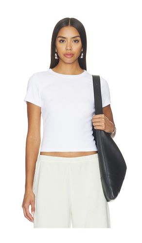 Rib Baby Tee in . Size L. Also in M, S - Beyond Yoga - Modalova
