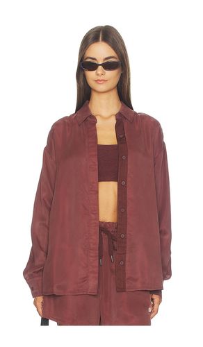 Sunkissed Cupro Button Down Shirt in . Taglia L. Also in M, S, XS - Beyond Yoga - Modalova