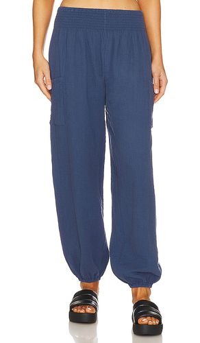 Pantalones cinched en color azul marino talla L en - Navy. Talla L (también en M, S, XL, XS) - Bobi - Modalova