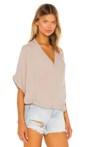 Beach Crepe Top in Taupe. - size XS (also in S, M) - Bobi - Modalova