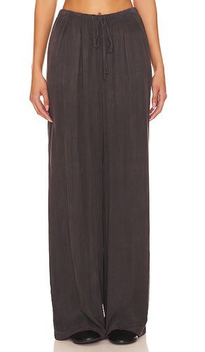 Easy Pleated Wide Leg Pant in Charcoal. - size L (also in S) - Bella Dahl - Modalova