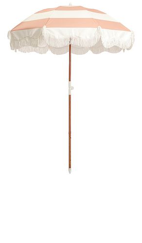 The Holiday Beach Umbrella in Pink - business & pleasure co. - Modalova