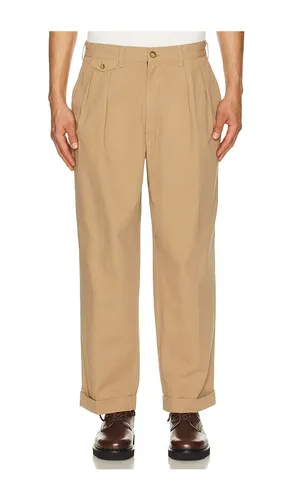 Pantalón con trabilla 2 pleats en color marrón talla M (también en S, XL) - Beams Plus - Modalova