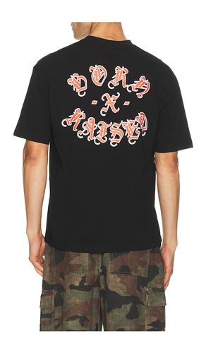 Gothic Rocker Tee in . Taglia L. Also in M, S, XL/1X - Born x Raised - Modalova
